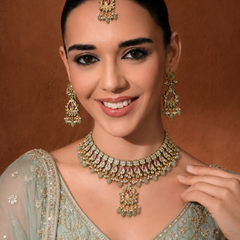 GOLD PLATED GREEN STONE NECKLACE SET WITH EARINGS & MANG TIKKA
