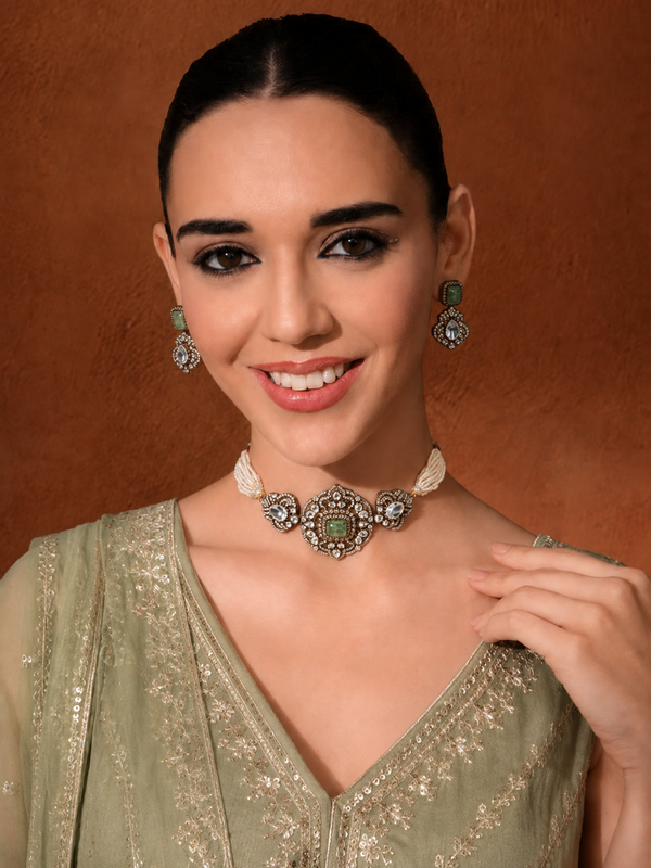 GOLD PLATED KUNDAN & GREEN EMERALD STUDDED CHOKAR WITH EARRINGS