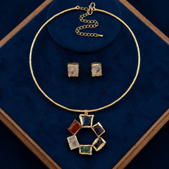 Gold Raw Stone Necklace Set With Brushed Finish