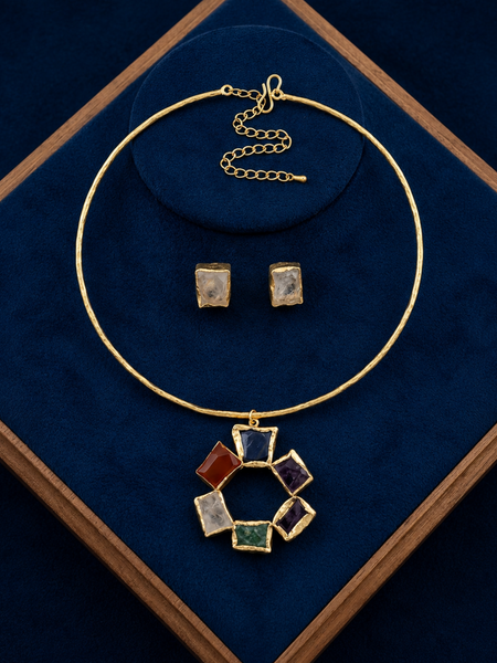 Gold Raw Stone Necklace Set With Brushed Finish