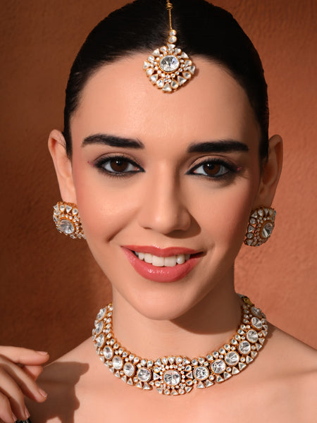 Colourless Choker Set with Mangtika (4 Pc)