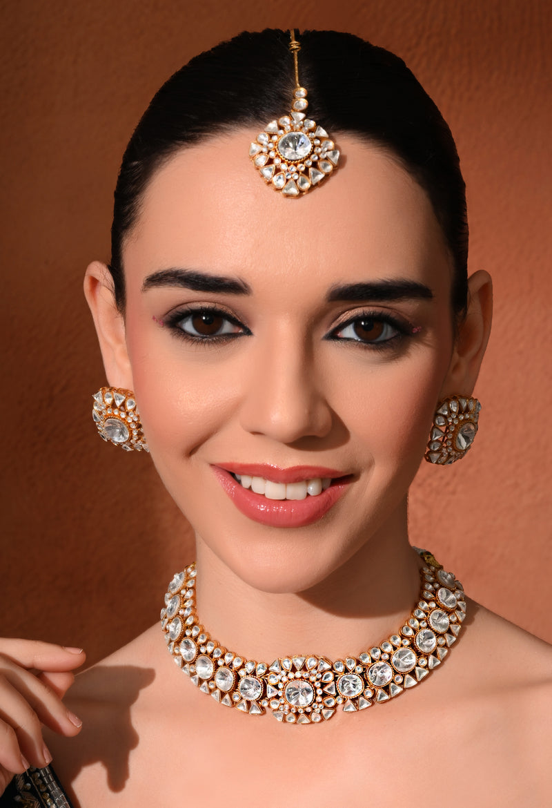 Colourless Choker Set with Mangtika (4 Pc)