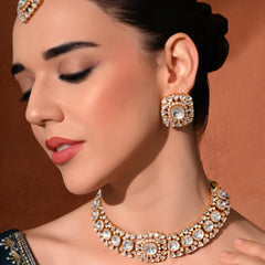 Colourless Choker Set with Mangtika (4 Pc)