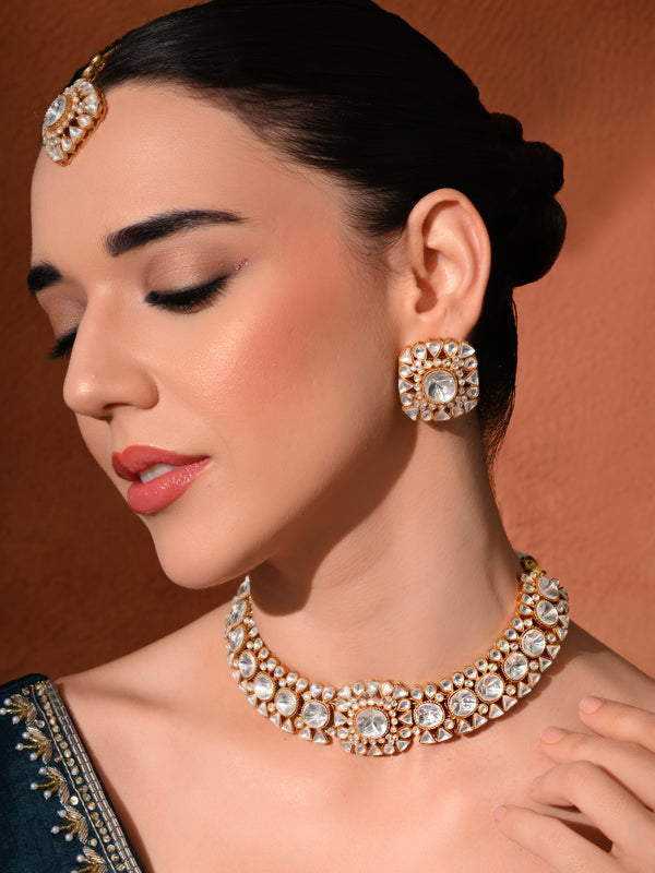 Colourless Choker Set with Mangtika (4 Pc)