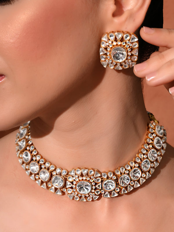 Colourless Choker Set with Mangtika (4 Pc)