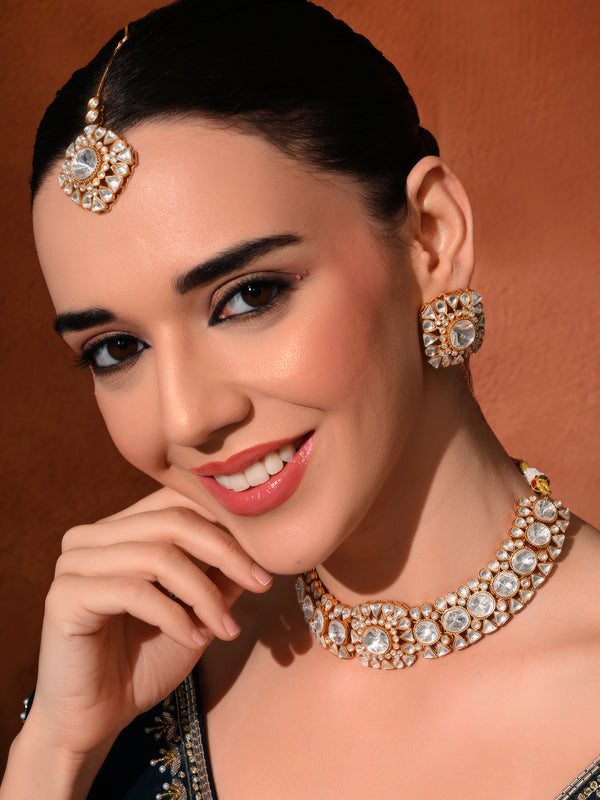 Colourless Choker Set with Mangtika (4 Pc)